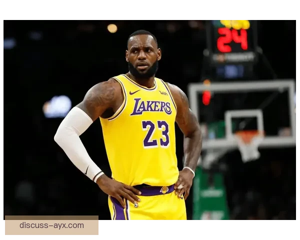 NBA最新动态：詹姆斯携手浓眉迎战勇士 浓墨重彩的季后赛之路开启