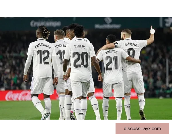 曼城欧冠逆转胜利引爆全场球迷激情纪念历史时刻