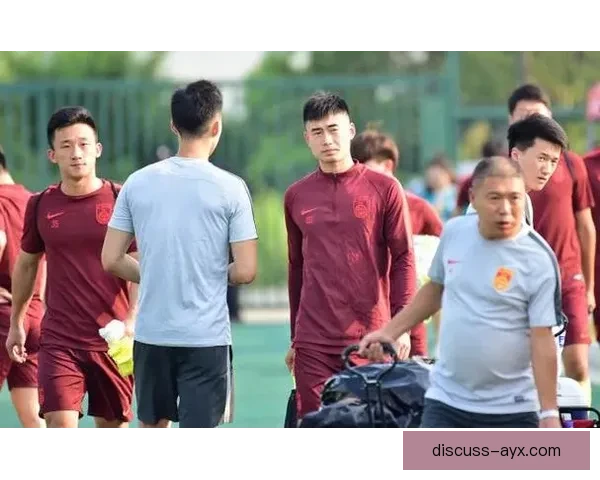中国足球队迎战强敌，备战世界杯预选赛全力以赴备战新挑战